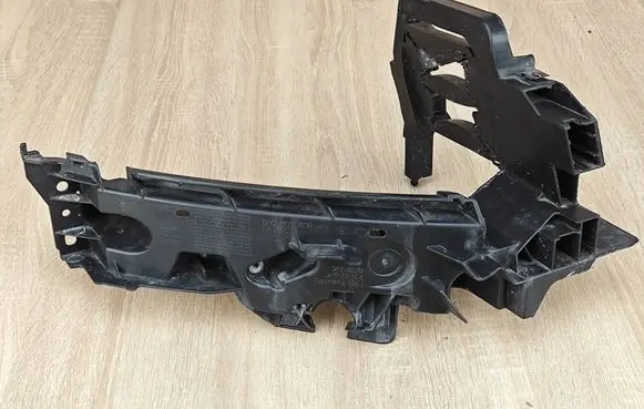 Audi Q5 SQ5 8R Headlight/headlamp mounting bracket 8R0805608B