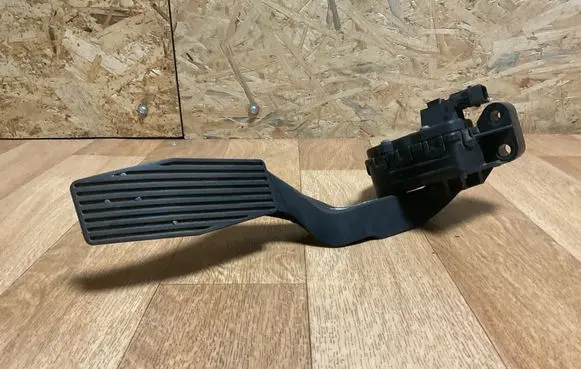 Opel Zafira A Accelerator throttle pedal 6PV00811400 9202341