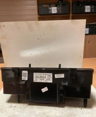 Volkswagen Touran I Speedometer (instrument cluster) 1T0920860G V3354110 VWZ7Z0D9656732