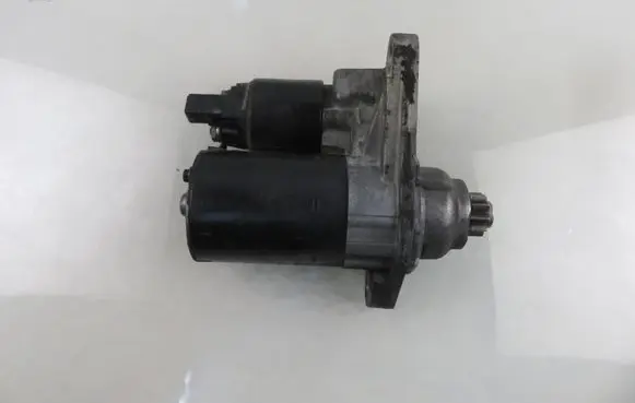 Volkswagen Polo IV 9N3 Starter motor 0001120100