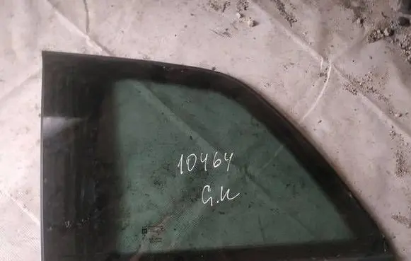 Opel Zafira B Rear side window as3