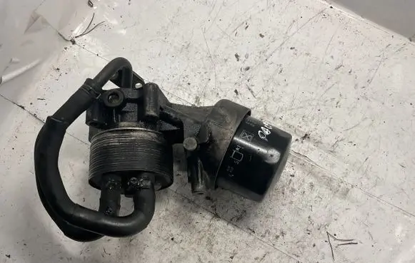 Nissan Pathfinder R51 Oil filter mounting bracket