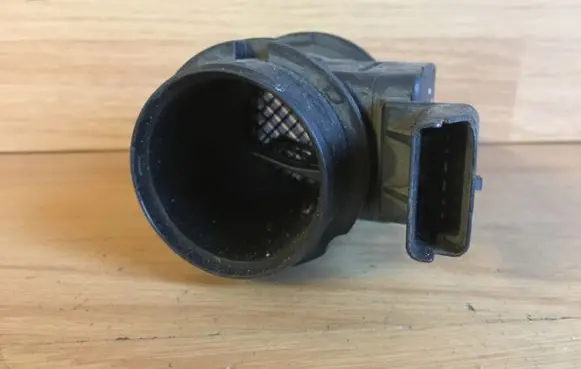 Peugeot 206 Mass air flow meter 5WKS631 13081553