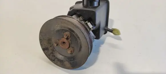 Mercedes-Benz Vito Viano W639 Power steering pump A0034667201 7692900530