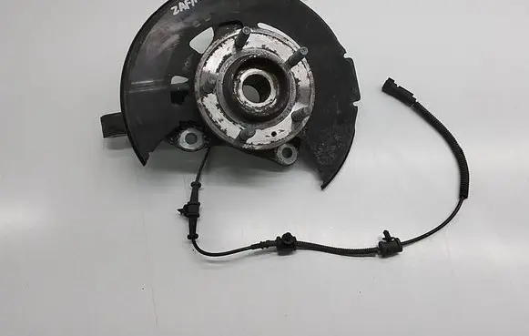 Opel Zafira C Front wheel hub 13248526