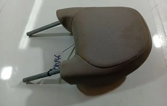 Volvo S40 Front seat headrest 