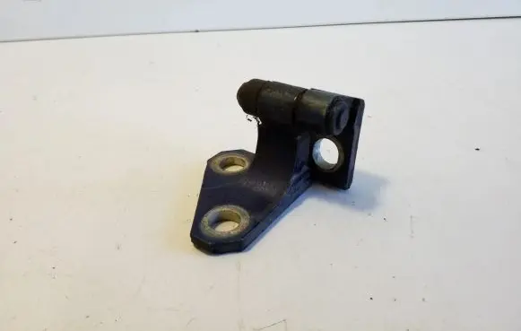 Volkswagen PASSAT B6 Front door upper hinge
