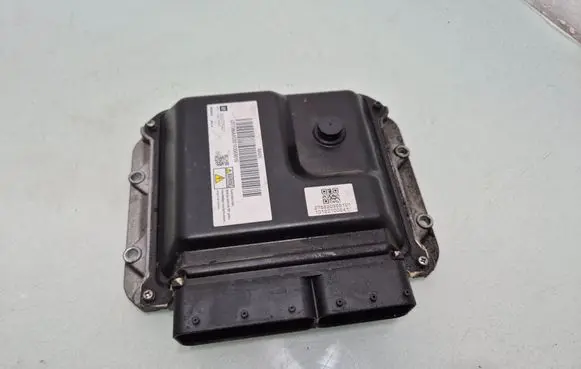 Opel Astra J Engine control unit/module 55577647