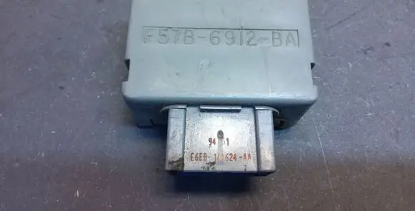 Volkswagen Multivan T5 Other relay F57B6912BA E6EB14A624AA