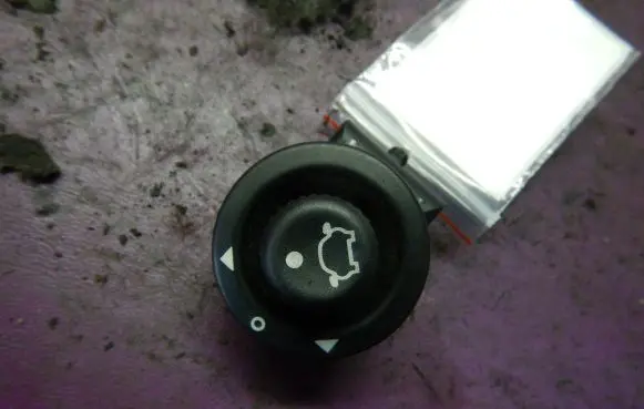Ford Focus Wing mirror switch 93BG17B676BB