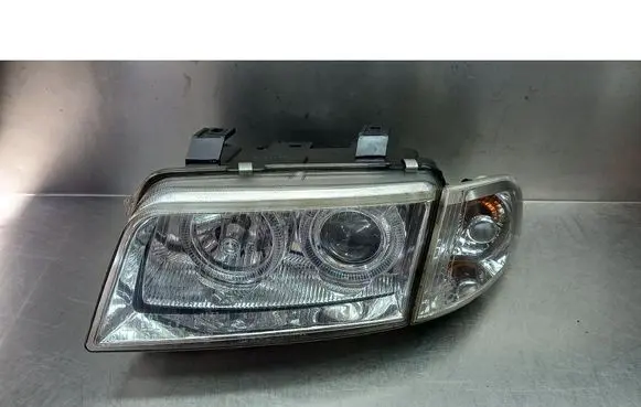 Audi A4 S4 B5 8D Front reflector 441-1136L