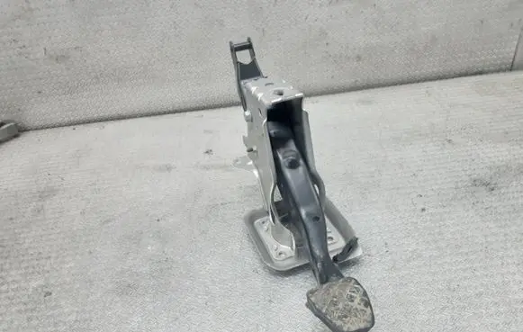 Volkswagen PASSAT B6 Brake pedal 1K1721057AD
