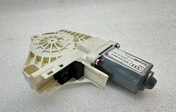 Audi A4 S4 B8 8K Front door window regulator motor 8K0959802A 00000 1101965575200