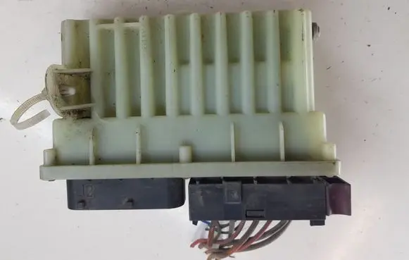 Opel Zafira A Coolant fan relay 12416841