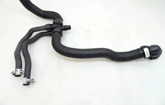 Peugeot 3008 II Engine coolant pipe/hose C106220P