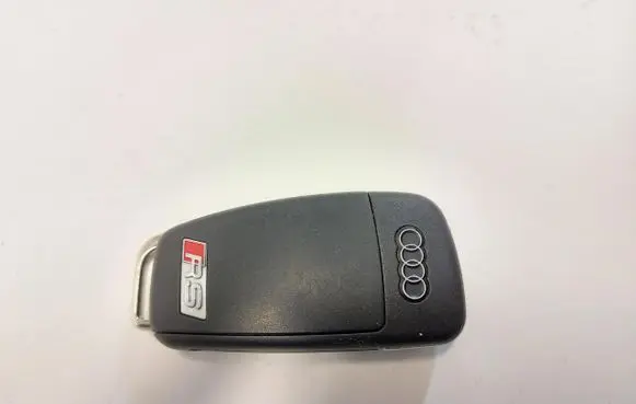 Audi RSQ3 Ignition key/card 81A837220JLK01