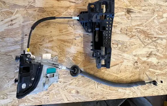 Audi A6 S6 C7 4G Front door lock 8J1837016F