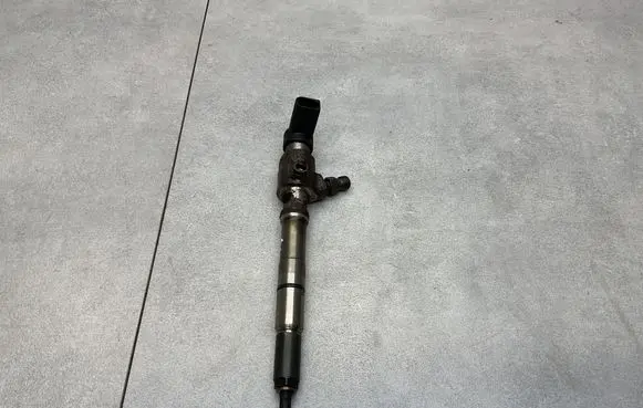 Audi A1 Fuel injector 03L130277B