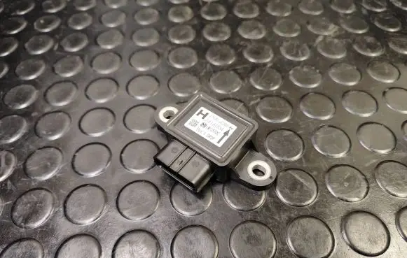 Nissan Leaf I (ZE0) ESP acceleration yaw rate sensor 47930JG200