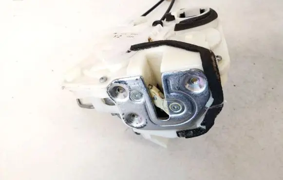 Mazda 6 Front door lock gs8s