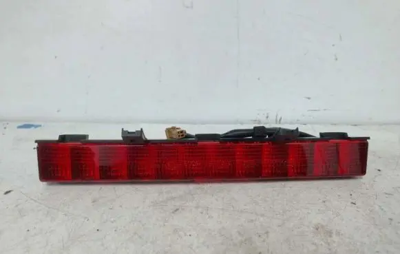 Infiniti G37 Third/center stoplight