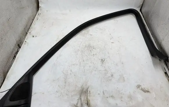 BMW 3 E46 Front door glass trim molding 51338212522