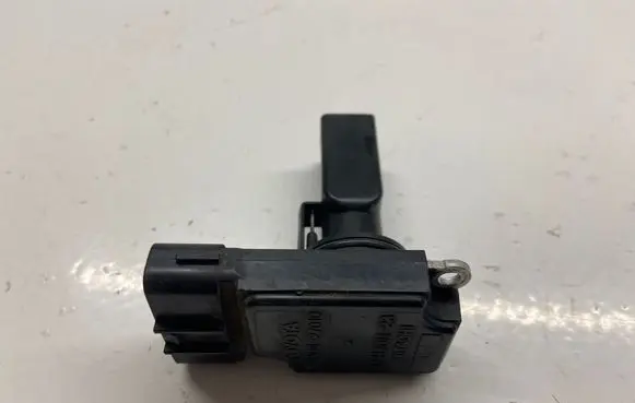 Toyota Avensis T250 Mass air flow meter 2220427010 5X04 AFH70M23