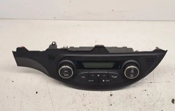 Toyota Yaris Climate control unit 75F206