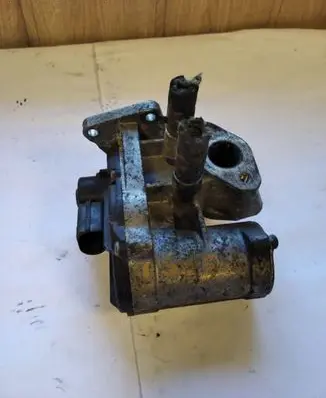 Volkswagen Golf V Throttle valve 03C131503B