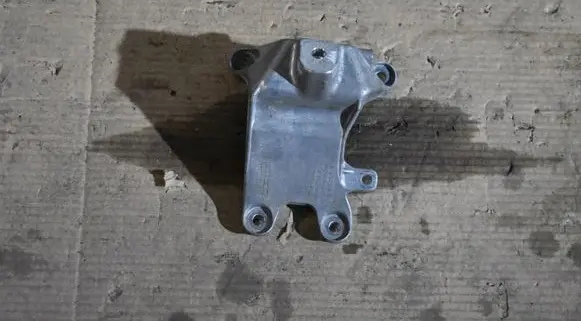 Porsche Macan (95B) Engine mount bracket 95B199308C