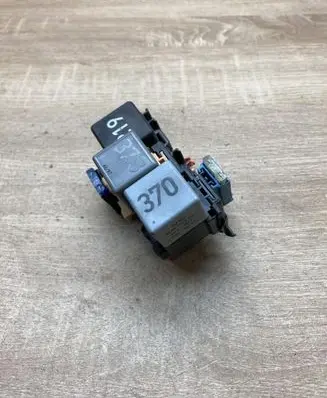 Volkswagen PASSAT B5 Fuse box set 8D0937503C