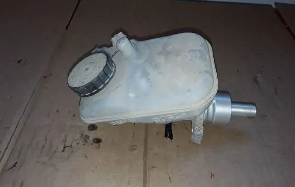 Peugeot Partner Master brake cylinder 221710
