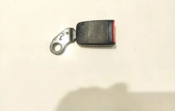 Mitsubishi Carisma Rear seatbelt buckle 101911g 101911-g