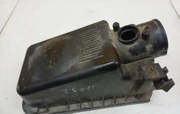 Toyota Corolla E120 E130 Air filter box 177050d040 17705-0d040