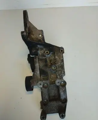 Volvo V70 Engine mounting bracket 8642196