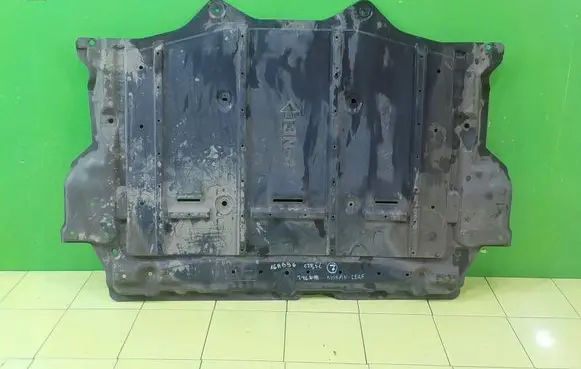 Nissan Leaf I (ZE0) Engine splash shield/under tray 748N33NL0A