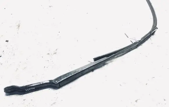 Front wiper blade arm