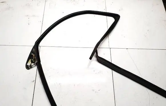 Skoda Octavia Mk2 (1Z) Rubber seal front coupe door 