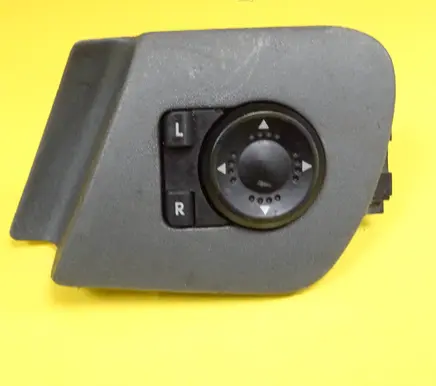 Skoda Octavia Mk2 (1Z) Wing mirror switch 1U1959565C 1U1867185