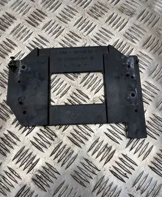 Mercedes-Benz E W210 Engine control unit holder 2105454140 1309