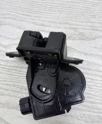 Loading door lock