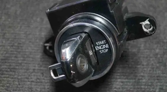 Volkswagen Touareg II Ignition lock 7P6905843B