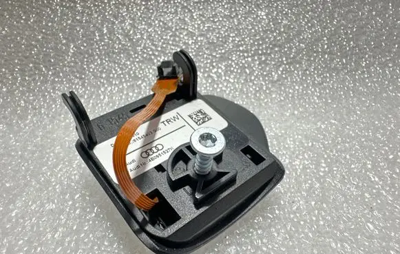 Steering wheel buttons/switches