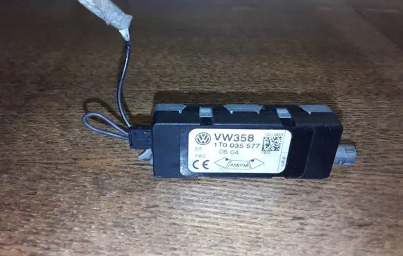 Volkswagen Touran I Aerial antenna amplifier 1T0035577 VW358