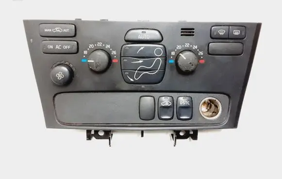 Volvo V70 Climate control unit 8691876