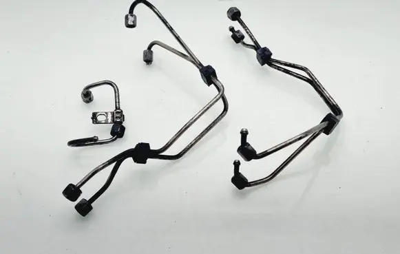 Fuel injector supply line/pipe