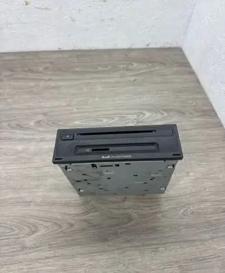 Audi A3 S3 8V Radio/CD/DVD/GPS head unit 8V0035840C 8V0035840B