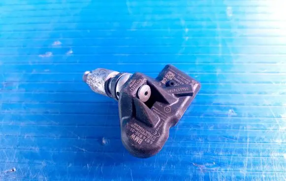 BMW 5 F10 F11 Tire pressure sensor 687483001 05647576587