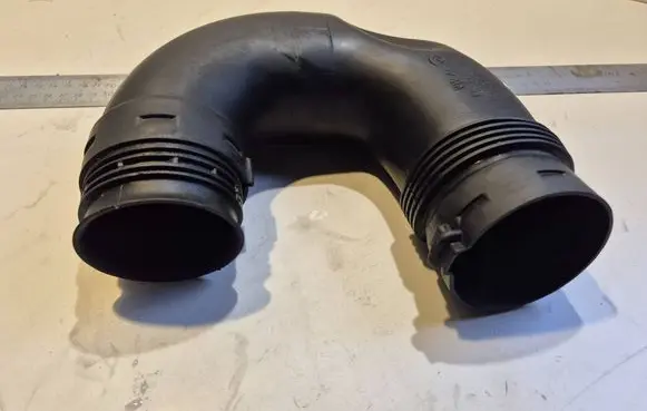 Skoda Octavia Mk2 (1Z) Air intake hose/pipe 1K0129618A