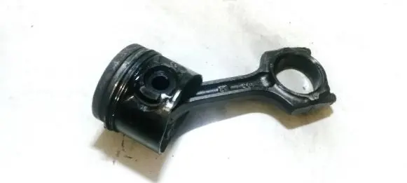 Honda CR-V Piston with connecting rod